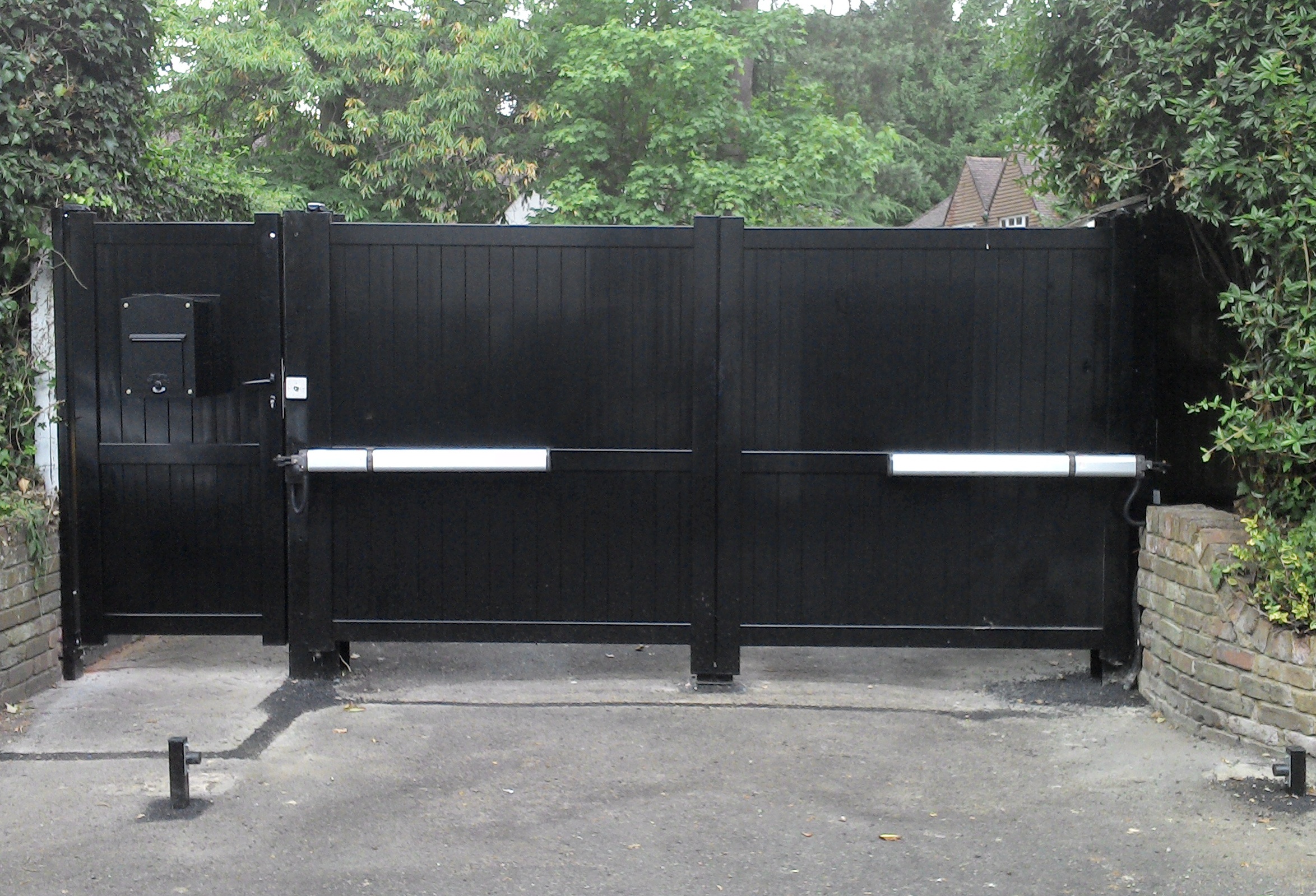 Aluminium Gate With Automatic Swing Gate Installation